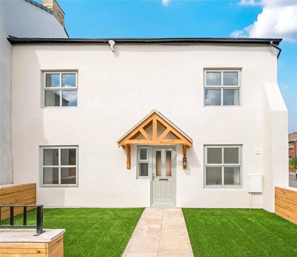 5 Bedroom Semi-Detached House For Sale In Valley Road, Pudsey, West Yorkshire, LS28