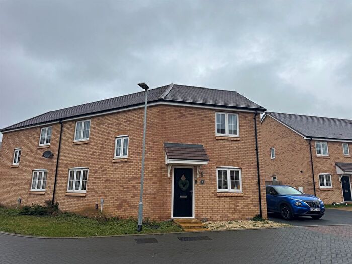 3 Bedroom Semi Detached House For Sale In Pitchfork Way, Houghton Conquest, Bedford, MK45