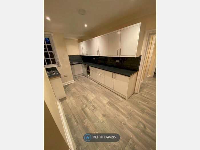 2 Bedroom Flat To Rent In Bevois Mansions, Southampton, SO14