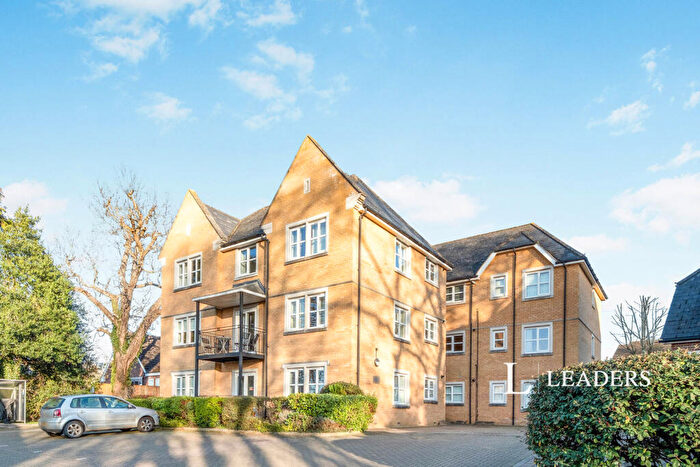 2 Bedroom Flat To Rent In Waglands Garden, Buckingham, MK18