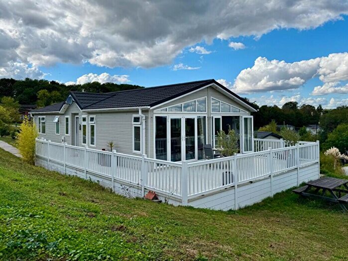 2 Bedroom Park Home For Sale In Warren Lodges, Woodham Walter, CM9