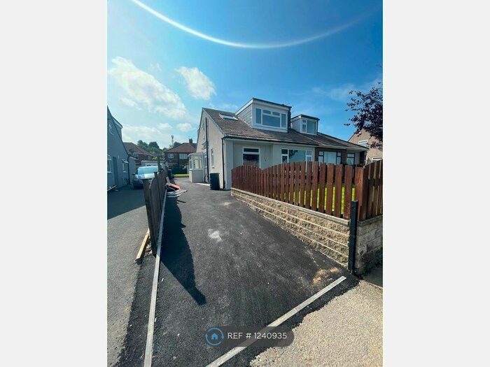 5 Bedroom Semi-Detached House To Rent In Welbeck Drive, Bradford BD7