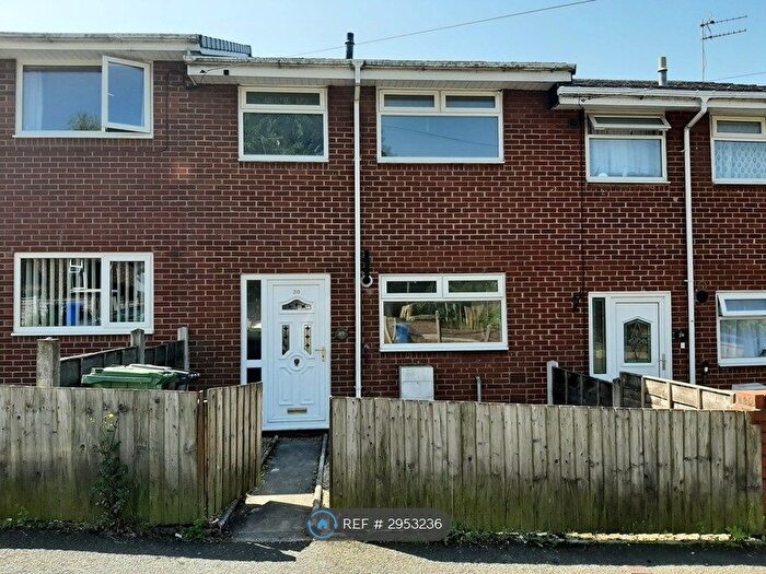 3 Bedroom Semi Detached House To Rent In Cambridge Street, Stalybridge, SK15