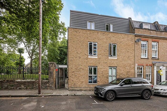 2 Bedroom Flat For Sale In St. Dunstans Mews, London, E1