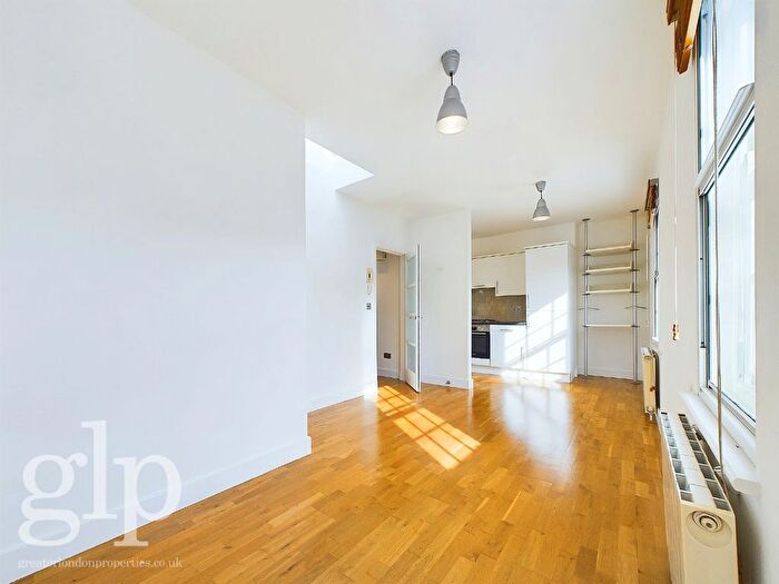 1 Bedroom Flat To Rent In Lowndes Court, London, W1F