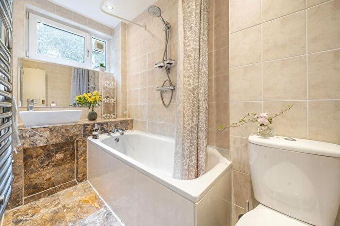 2 Bedroom Flat For Sale In Inglemere Road, Forest Hill, SE23