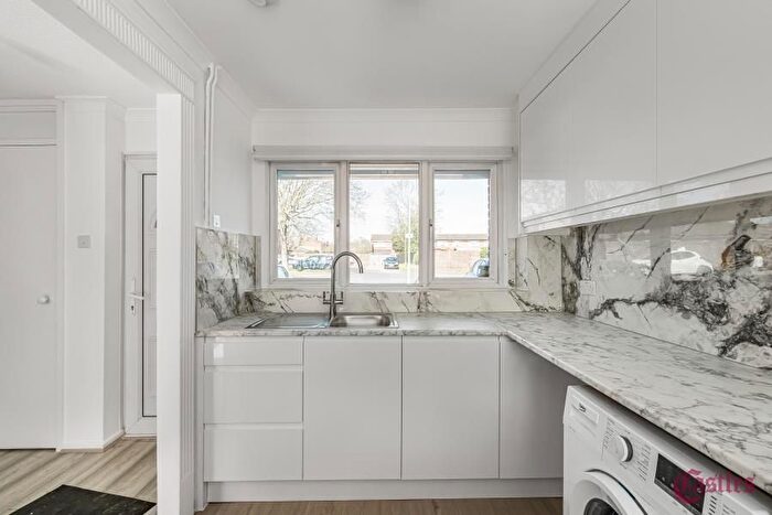 3 Bedroom Property To Rent In Glamis Close, Cheshunt, EN7