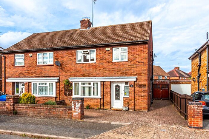 3 Bedroom Semi-detached House For Sale In Hillary Road, Rushden, NN10