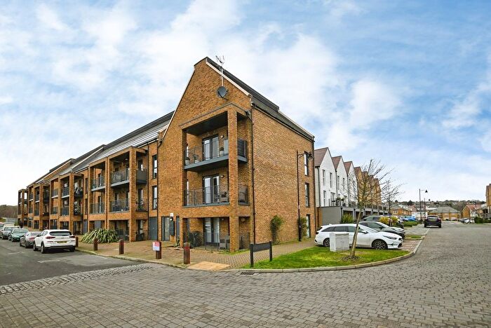 2 Bedroom Flat For Sale In Knights Templar Way, Rochester, Kent, ME2