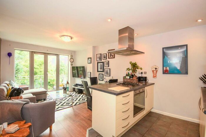 2 Bedroom Apartment To Rent In Baddow Road, Chelmsford, Essex, CM2