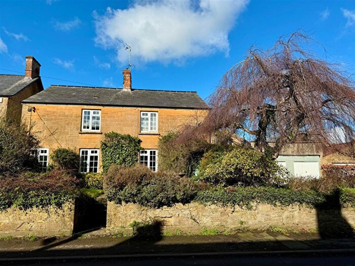 3 Bedroom Link Detached House For Sale In Lower Street, Merriott, TA16
