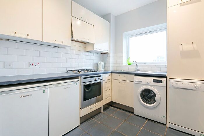 1 Bedroom Flat To Rent In Chaucer Drive, London, SE1