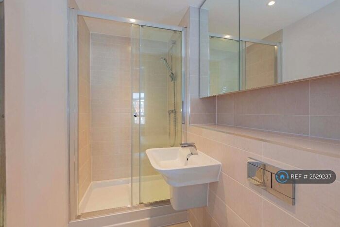 2 Bedroom Flat To Rent In Crossways, Slough, SL1