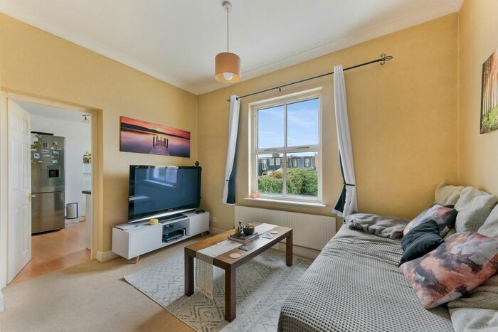 2 Bedroom Flat To Rent In Merton Road, London, SW19