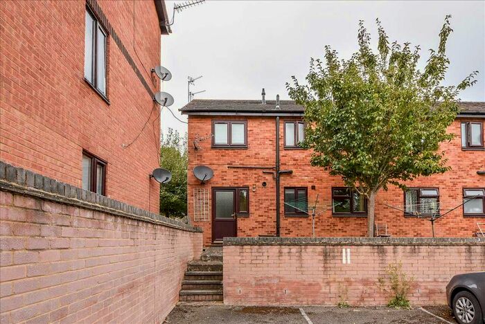 2 Bedroom Flat To Rent In Castle Mews, Wellingborough, NN8