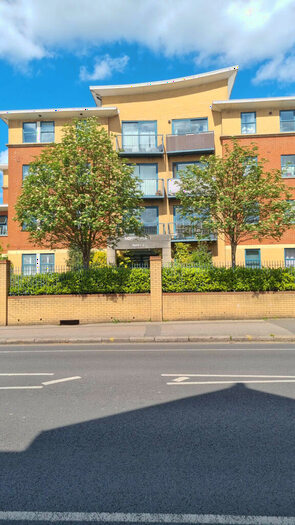 2 Bedroom Apartment To Rent In Tottenham Lane, London, N8