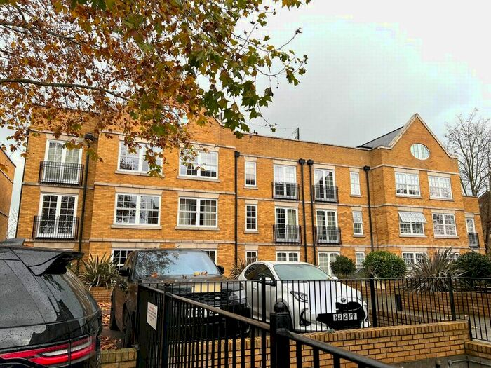 2 Bedroom Flat To Rent In Twickenham Road, Isleworth, TW7