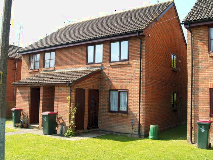 1 Bedroom Flat To Rent In Cherry Lane, Langley Green, RH11