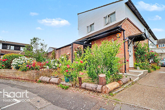 3 Bedroom Semi-Detached House For Sale In Masefield Close, Heaton Grange, RM3