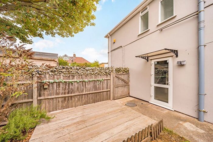 1 Bedroom Property To Rent In Runnymede Gardens, Whitton, TW2