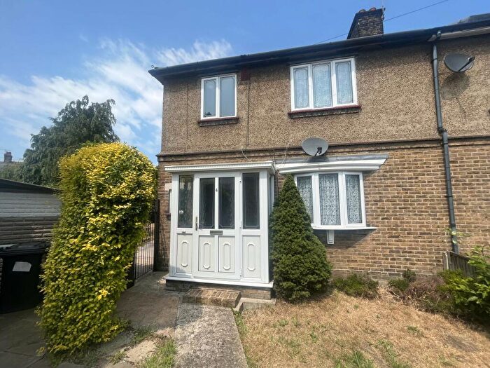 3 Bedroom House To Rent In The Close, Highams Park, London, E4