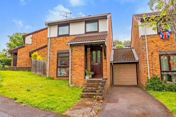 3 Bedroom Detached House To Rent In Lowden Close, Winchester, SO22