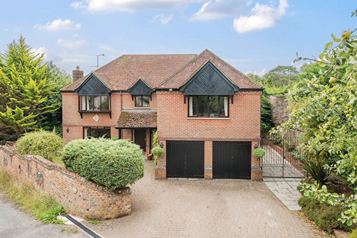 5 Bedroom Detached House For Sale In The Green, Henley-On-Thames, RG9