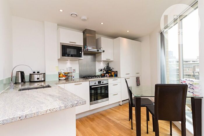 2 Bedroom Flat To Rent In Sadlers Court, A Wild Rents, London, SE1