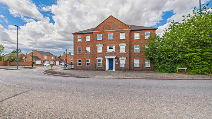 2 Bedroom Flat To Rent In Flat, The Lodge, Woodmans Croft, Aylesbury, Buckinghamshire, HP19