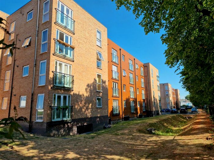 2 Bedroom Flat To Rent In Pavilion Close, Leicester, LE2