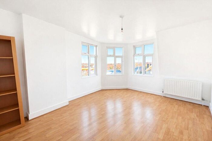 1 Bedroom Apartment To Rent In Richmond Road, Kingston Upon Thames, KT2