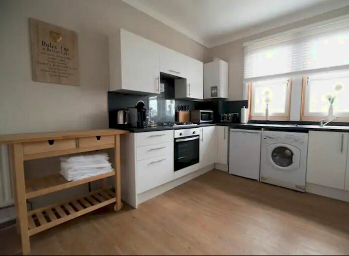 2 Bedroom Flat To Rent In Falcon Avenue, Edinburgh, EH10