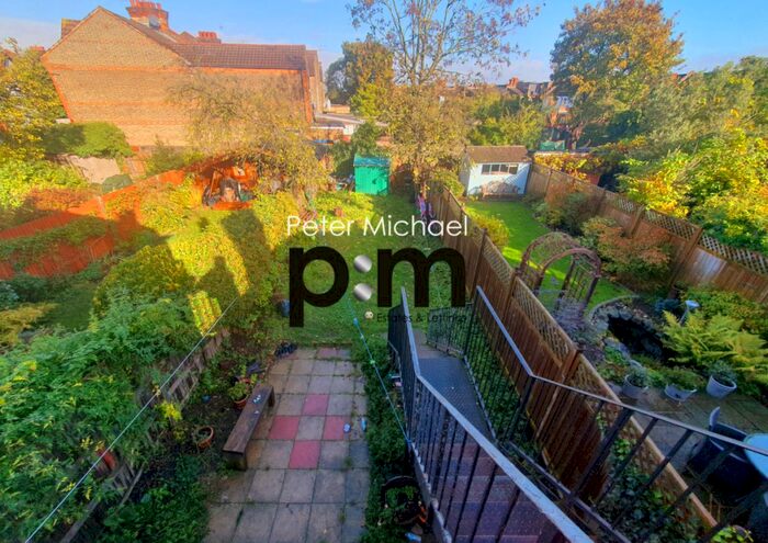 3 Bedroom Flat To Rent In Hazelwood Lane, Palmers Green, N13