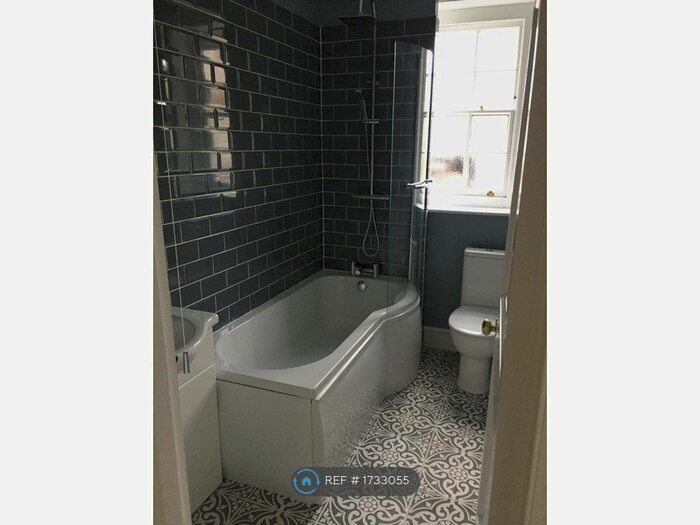 3 Bedroom Flat To Rent In Kennington Palace Court, London, SE11