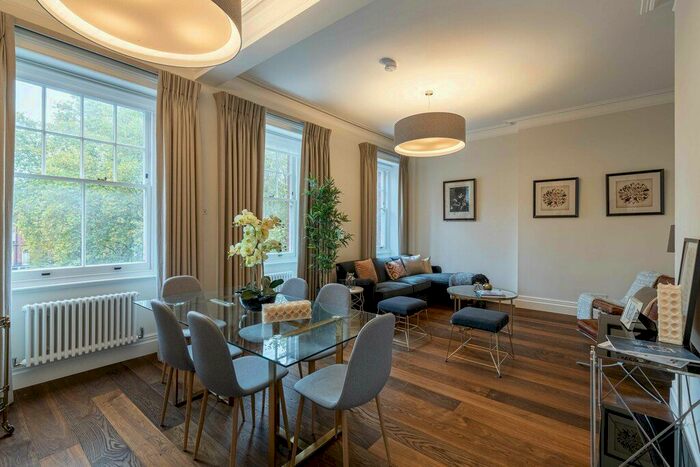 2 Bedroom Flat To Rent In Cadogan Square, Knightsbridge, SW1X