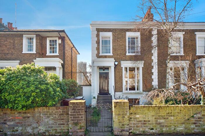 4 Bedroom Semi-Detached House For Sale In Northchurch Road, London, N1