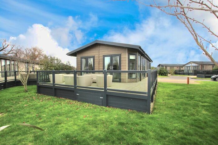 3 Bedroom Park Home For Sale In Willowbrook, Foxhunter Park, Monkton Street, Monkton, Ramsgate, CT12