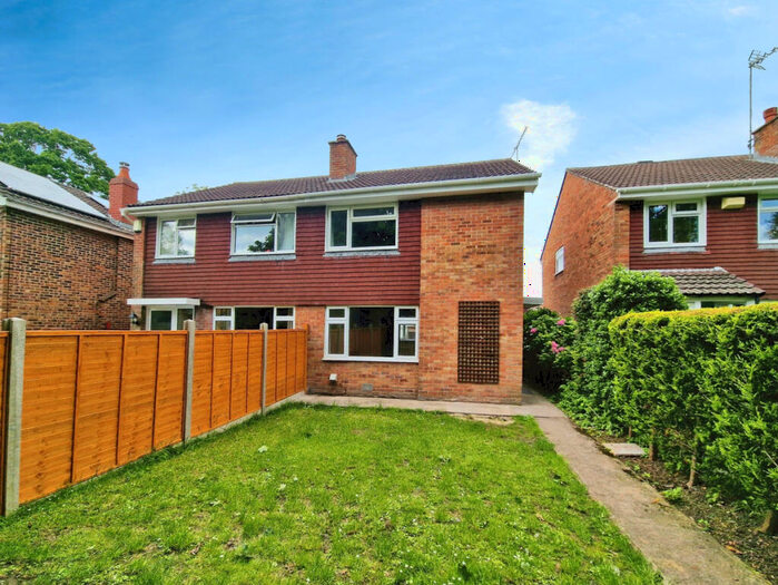 3 Bedroom Semi-Detached House To Rent In Manor Walk, Bristol, BS35