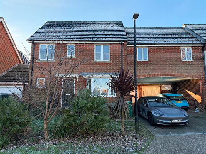 4 Bedroom Semi-Detached House To Rent In Thistledown, Walmer, Deal, CT14
