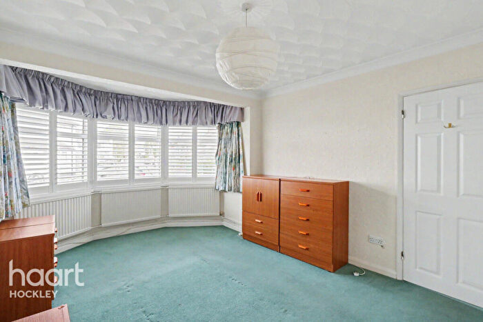 2 Bedroom Semi-Detached Bungalow For Sale In Broad Walk, Hockley, SS5