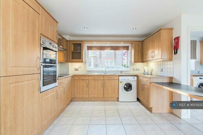 5 Bedroom Detached House To Rent In San Juan Drive, Grays, RM16