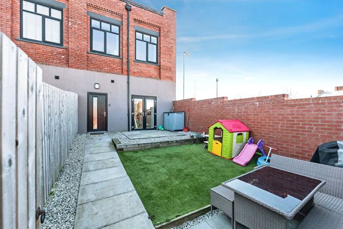 3 Bedroom Property For Sale In Sterling Rise, Morley, Leeds, LS27