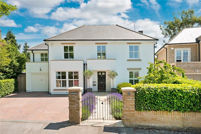 4 Bedroom Detached House For Sale In Trystings Close, Claygate, Esher, Surrey, KT10