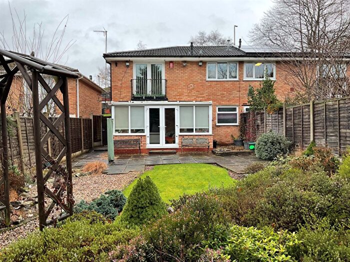 3 Bedroom Semi-Detached House For Sale In Brockmoor Close, Stourbridge, DY9