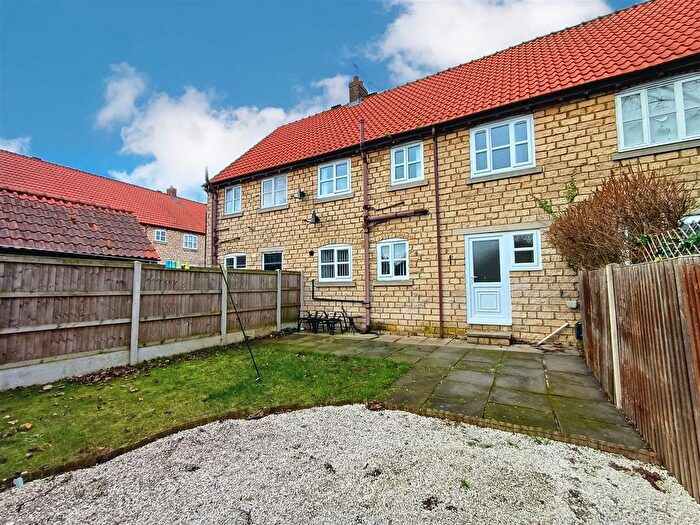 3 Bedroom Semi-detached House To Rent In St Johns Croft, Wadworth, DN11