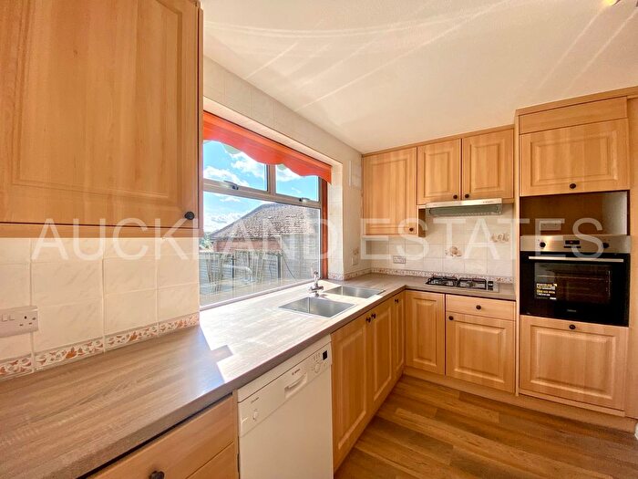 4 Bedroom Semi-detached House To Rent In Highview Gardens, Potters Bar, EN6
