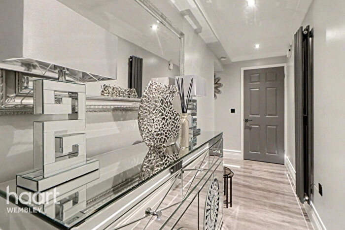 2 Bedroom Retirement Property For Sale In Over 's, HA0