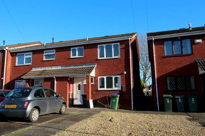 3 Bedroom End Of Terrace House To Rent In Vicarage Close, Tipton, West Midlands DY4