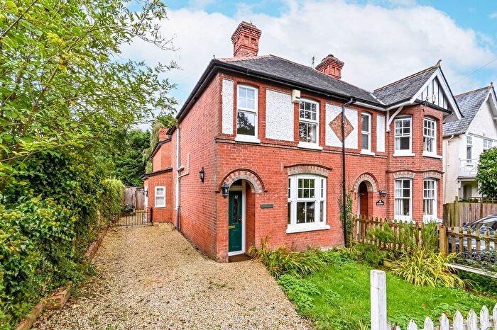 3 Bedroom Semi-Detached House For Sale In Furze Platt Road, Maidenhead, SL6