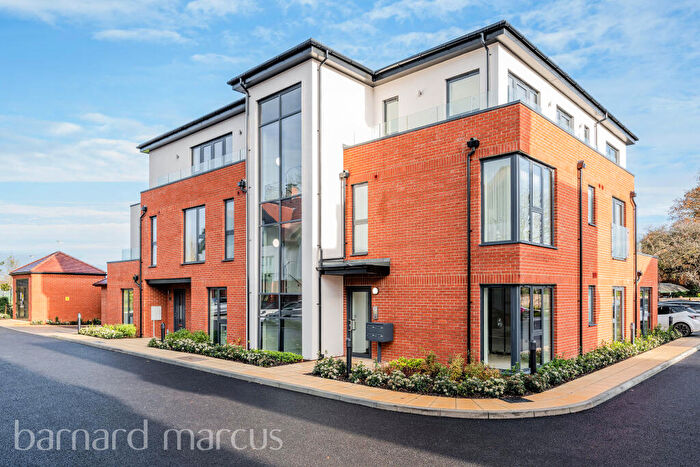 2 Bedroom Flat To Rent In Lambert Place, Thames Ditton, KT7